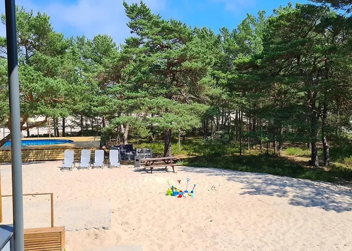 Sub Hel. Budzetowe Pokoje W Domu Z Basenem. Wokol Domu Tylko Natura. Balkon Zbyteczny.