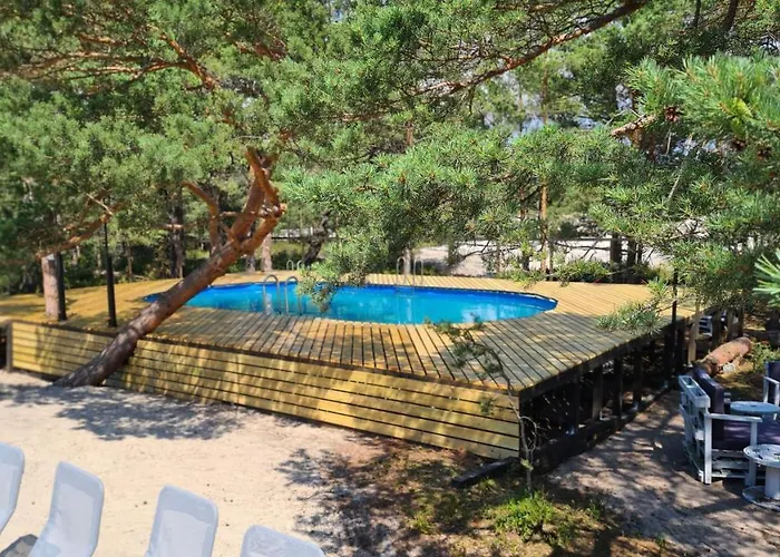 Sub Hel. Budzetowe Pokoje W Domu Z Basenem. Wokol Domu Tylko Natura. Balkon Zbyteczny.