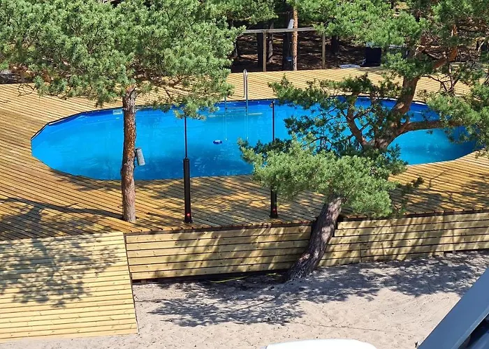 Sub Hel. Budzetowe Pokoje W Domu Z Basenem. Wokol Domu Tylko Natura. Balkon Zbyteczny.